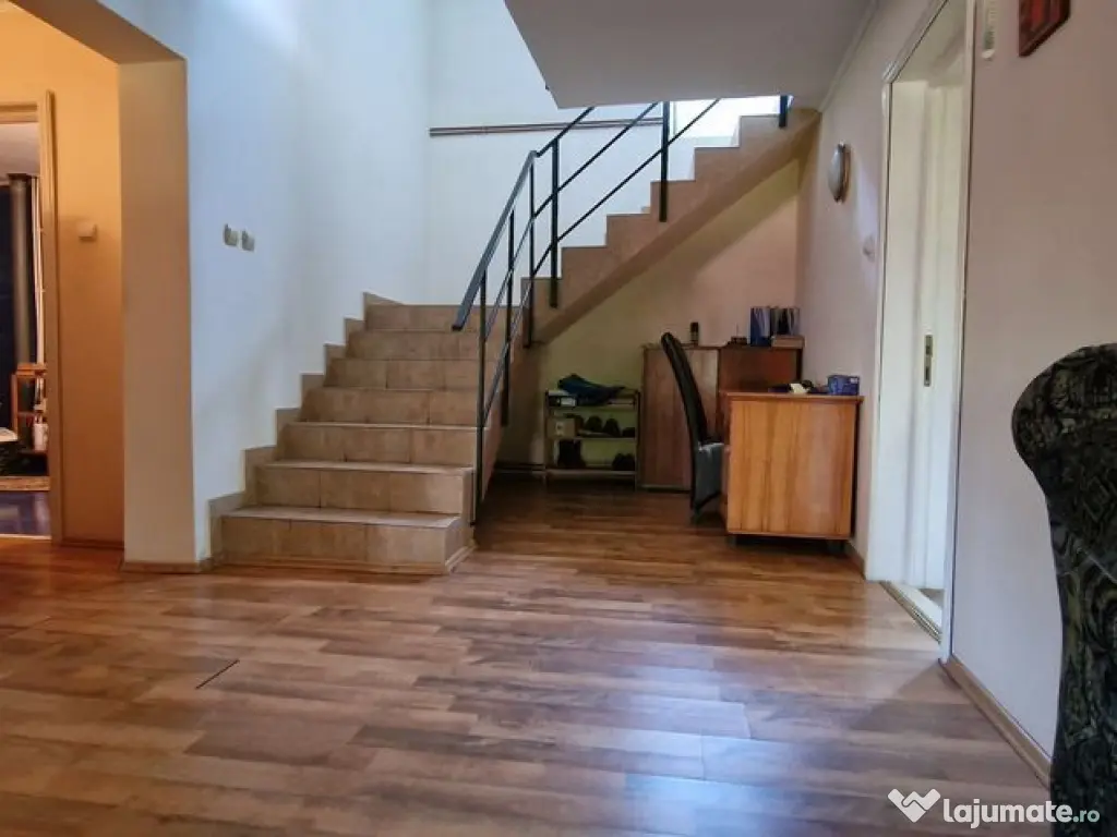 Agigea , zona Pod, ideala pentru gradinita sau azil batrani. 