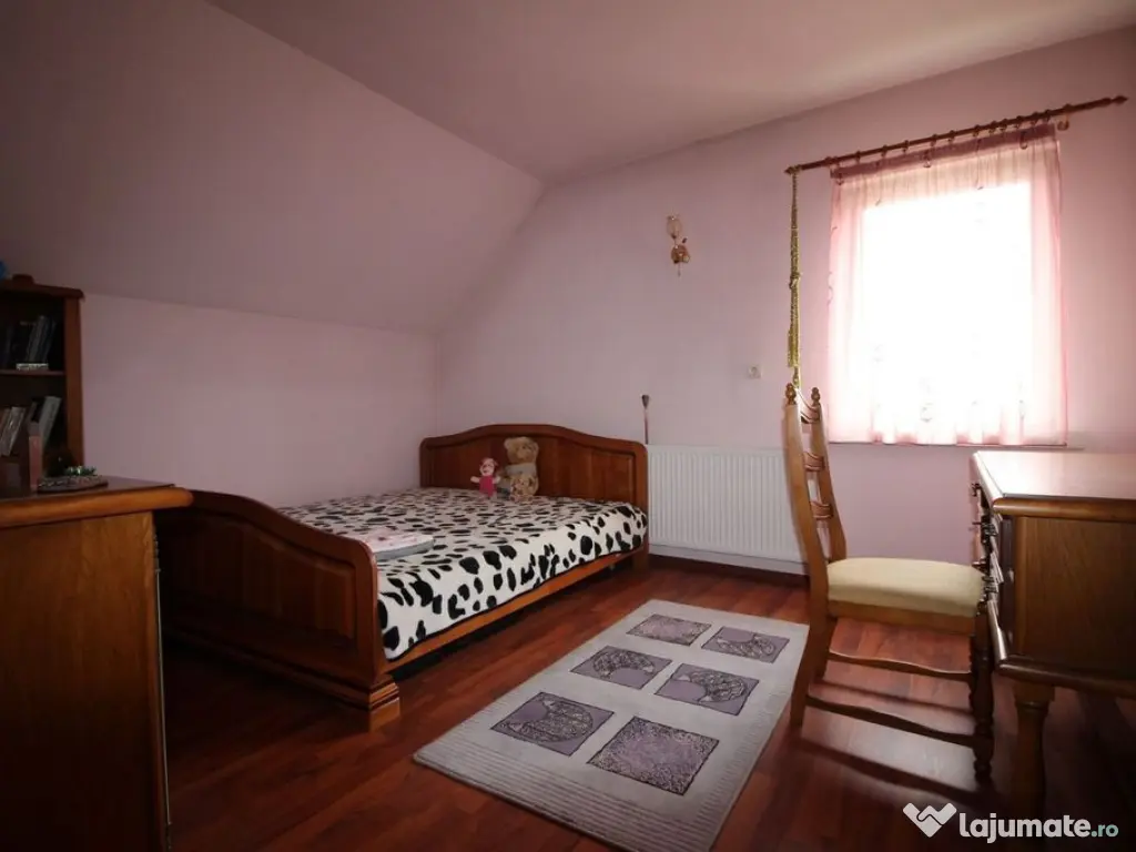 Agigea , zona Pod, ideala pentru gradinita sau azil batrani. 