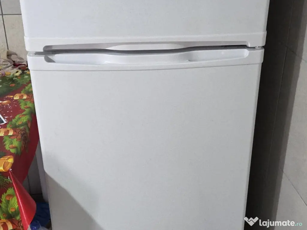 Vând frigider vortex ca nou în garanție înaltime 160 