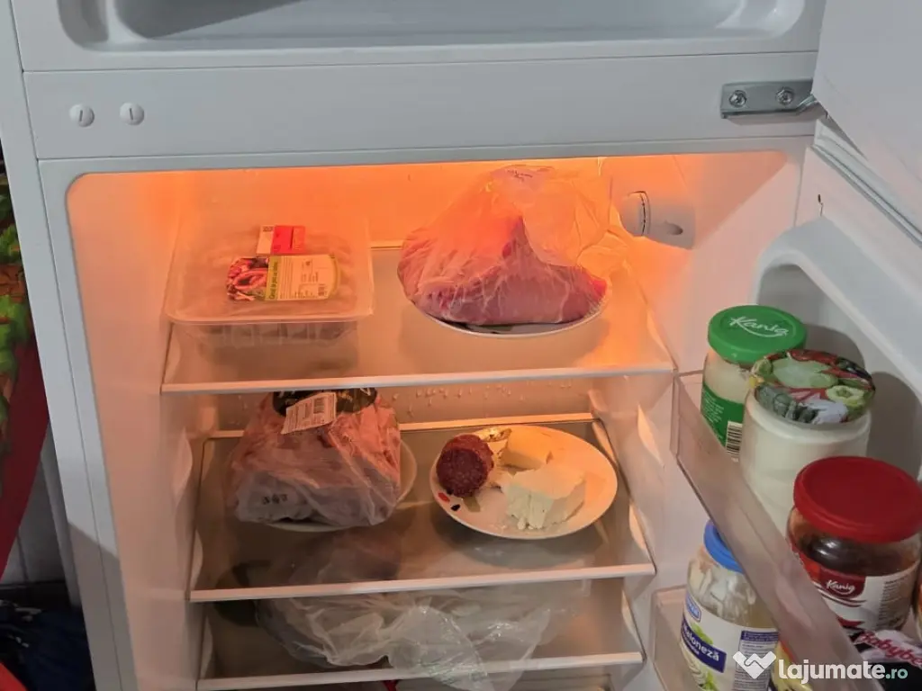 Vând frigider vortex ca nou în garanție înaltime 160 