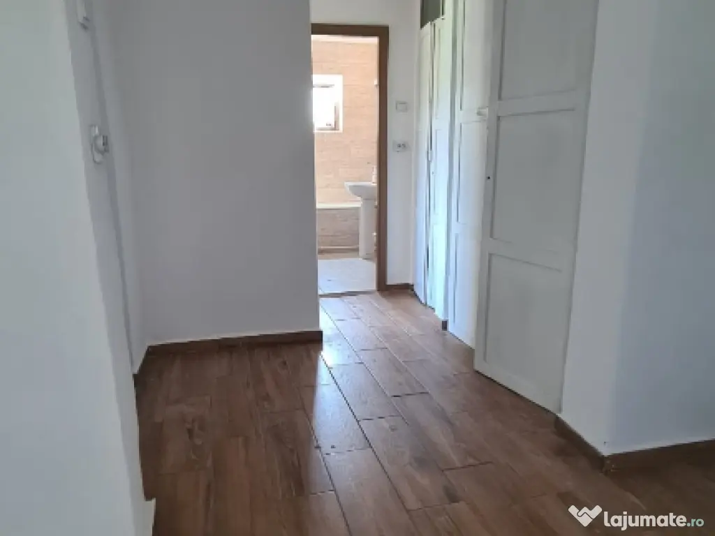 Vând apartament cu 2 cam, decomandat et 1in Curtea de Arges 