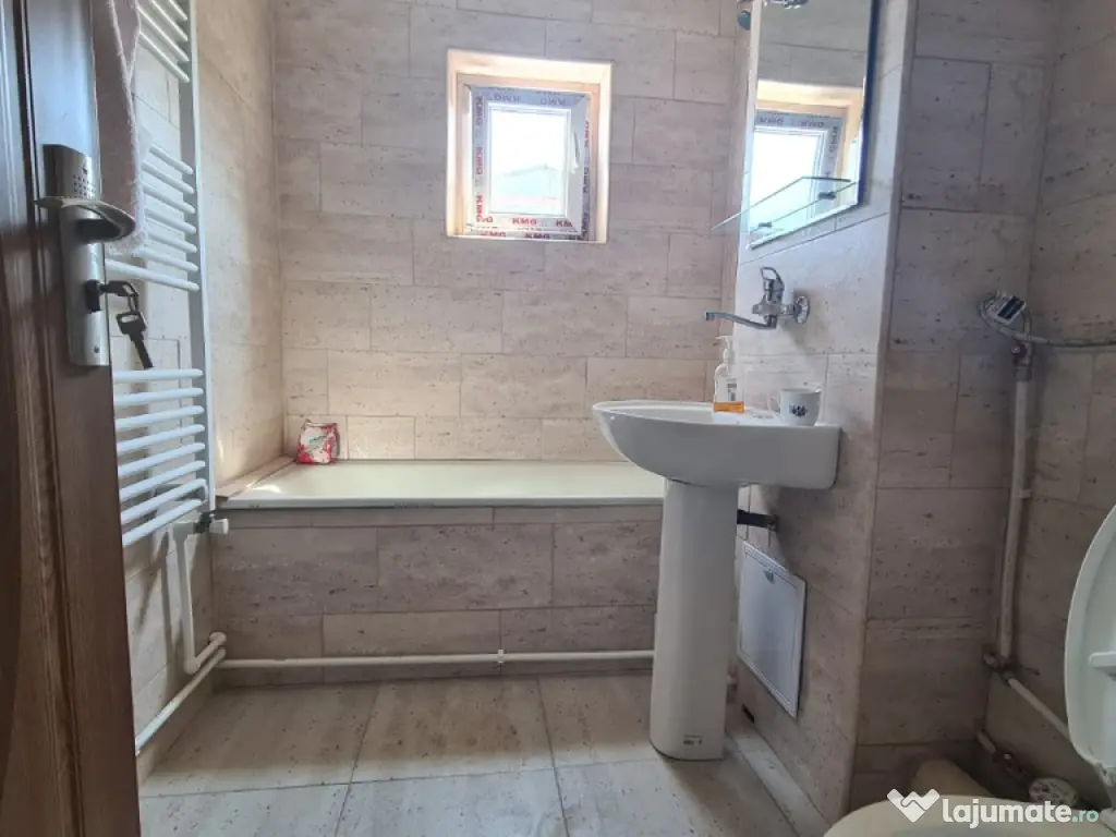 Vând apartament cu 2 cam, decomandat et 1in Curtea de Arges 