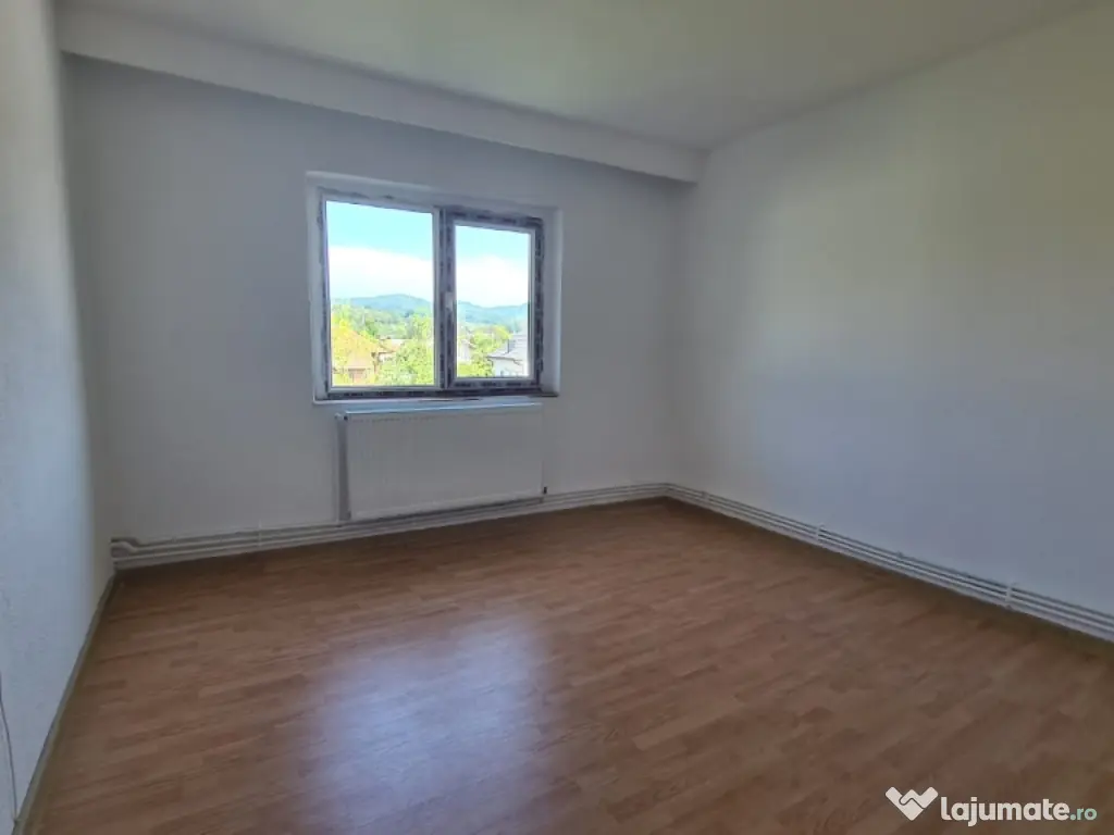Vând apartament cu 2 cam, decomandat et 1in Curtea de Arges 