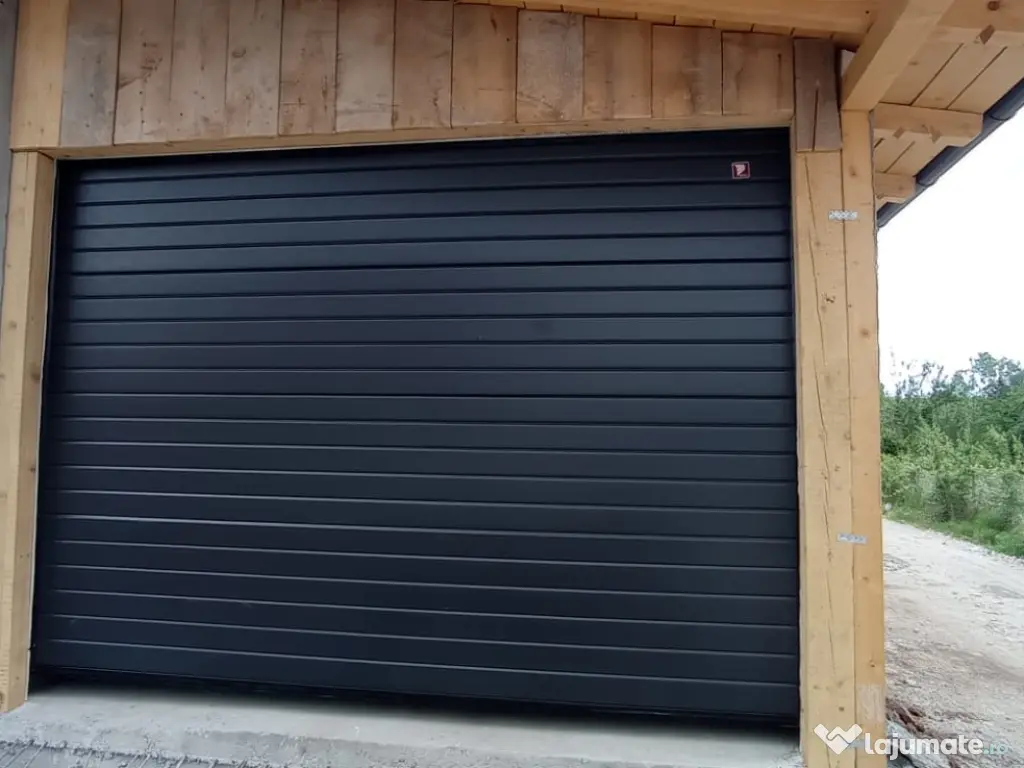 Ușă de garaj secțională automată(motor nemtesc) – 3000 × 2000 mm-montaj inclus! 