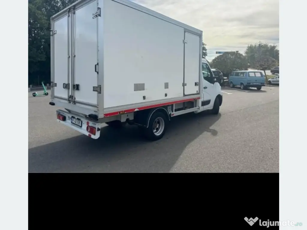 Vând autoutilitara frigorifica