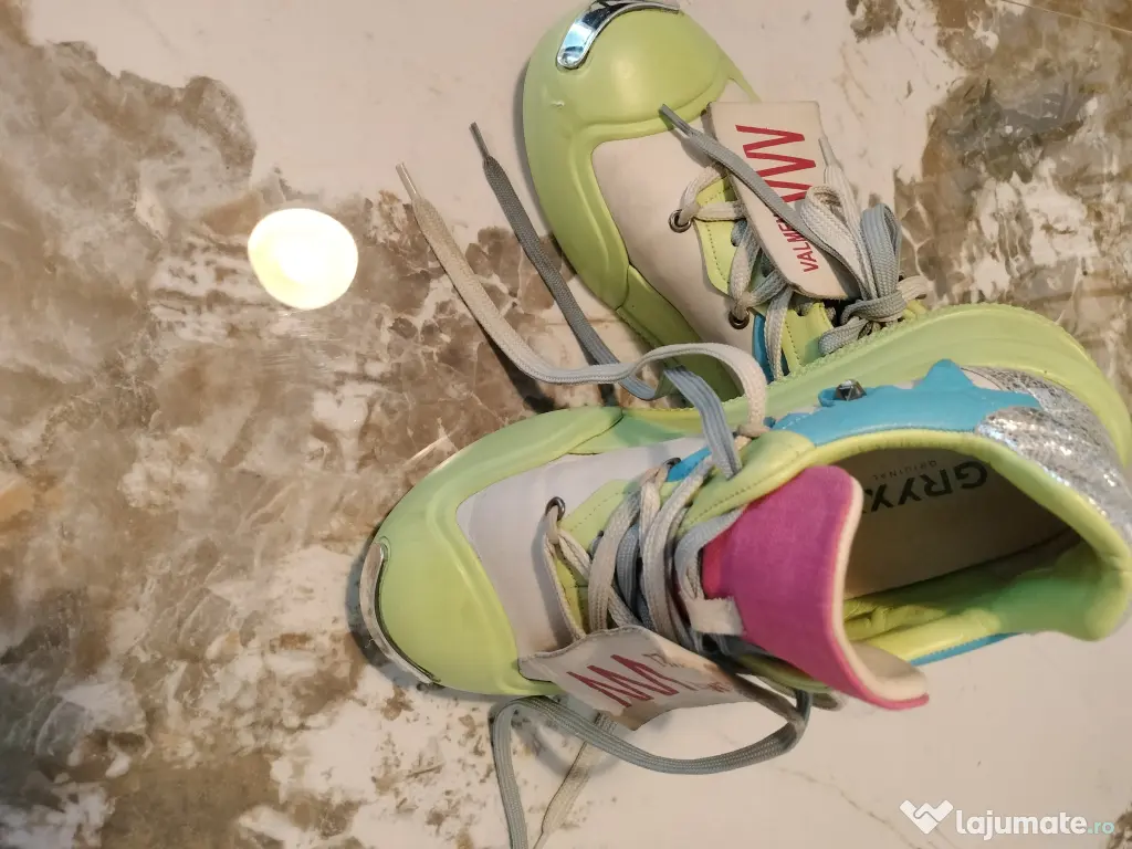 Încălțăminte sport moderna