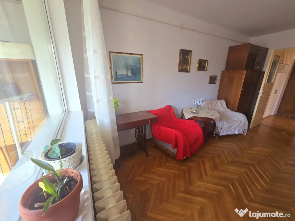 Apartament 2 camere, vis-a-vis de Iulius Mall, 52 m, decomandat, CT, parcare