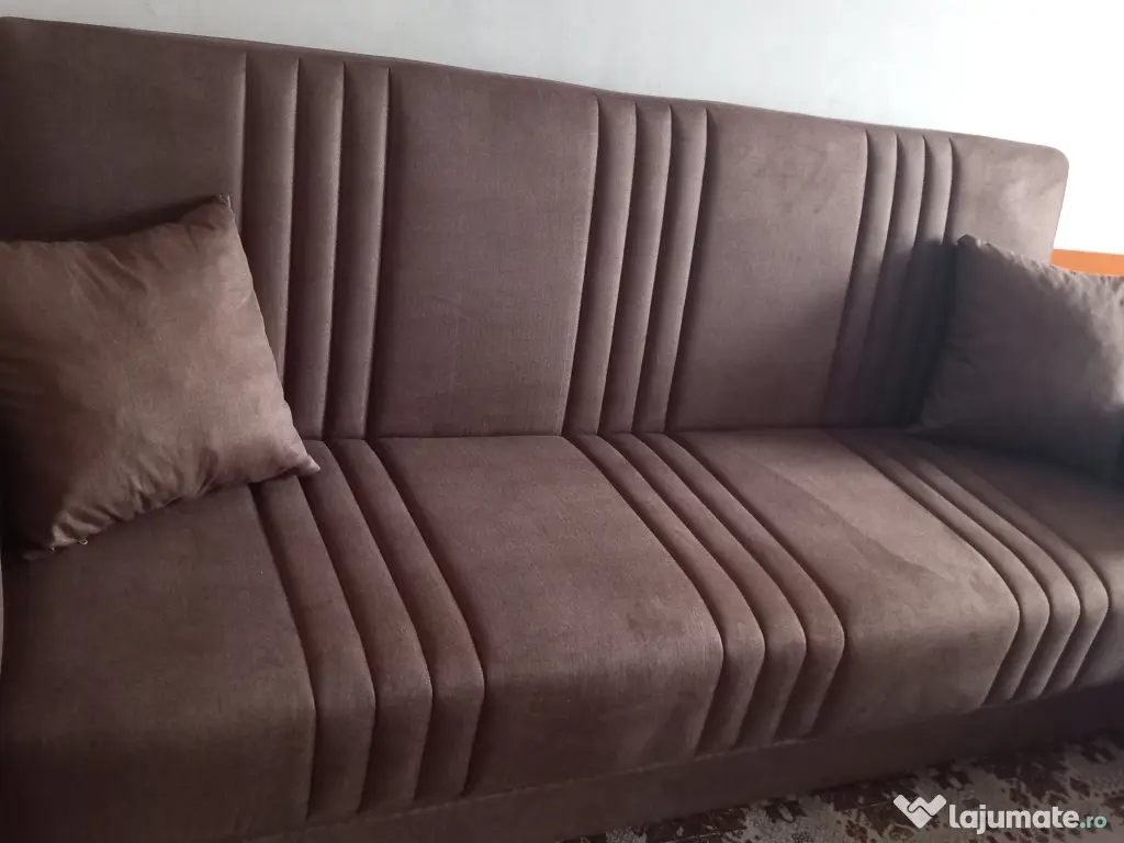 Vând canapea extensibilă aproape nou nouță 