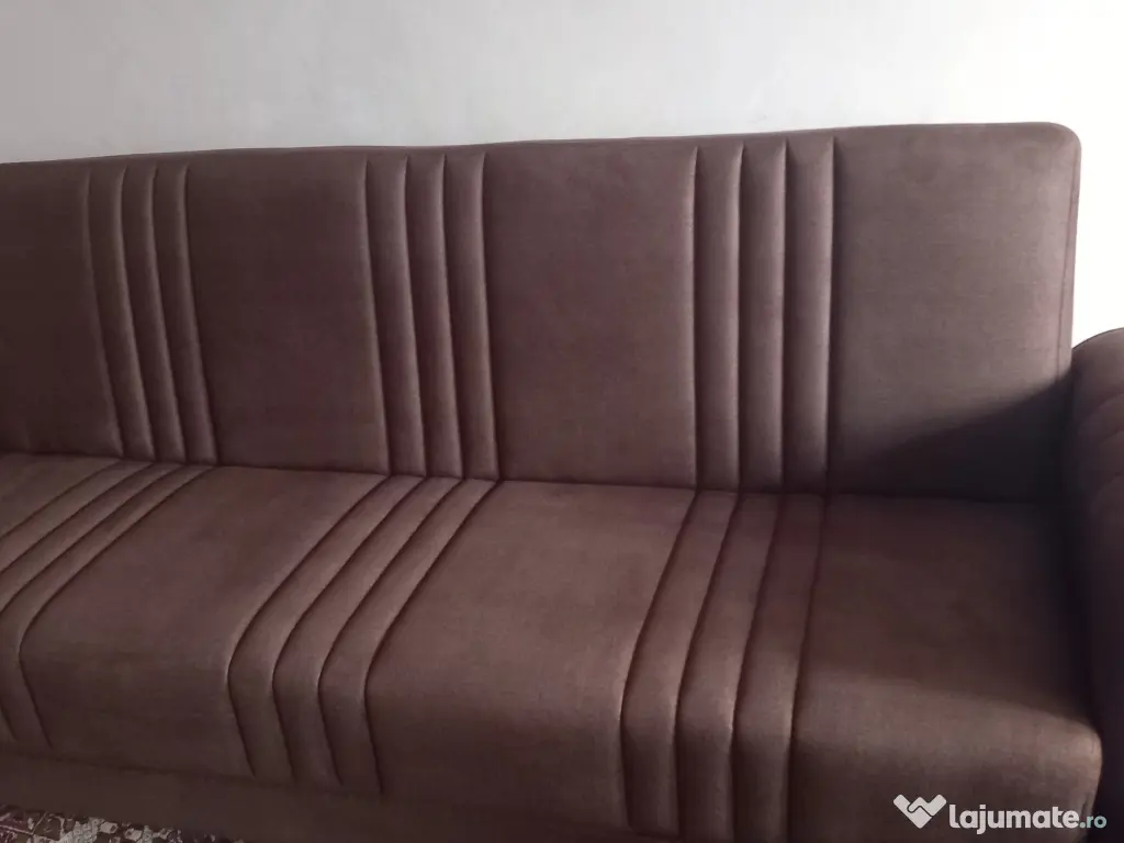 Vând canapea extensibilă aproape nou nouță 
