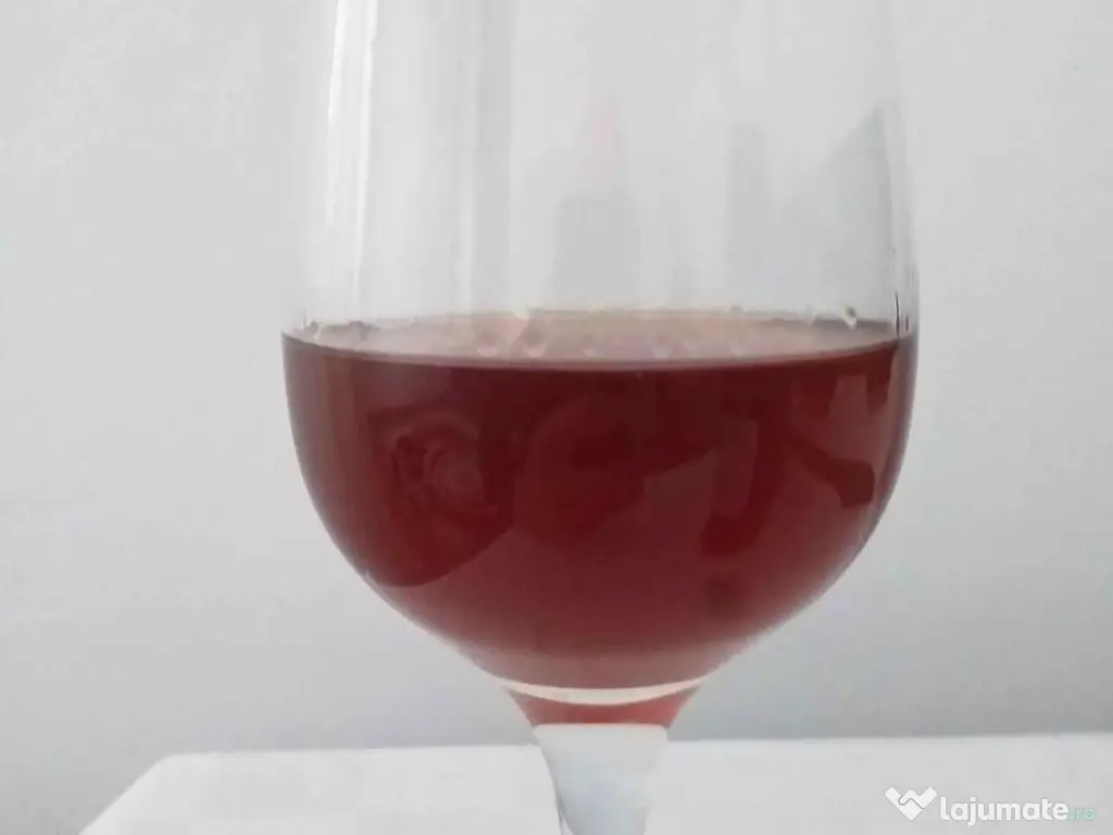 Coniac vișinată afinată, făcut în casă 