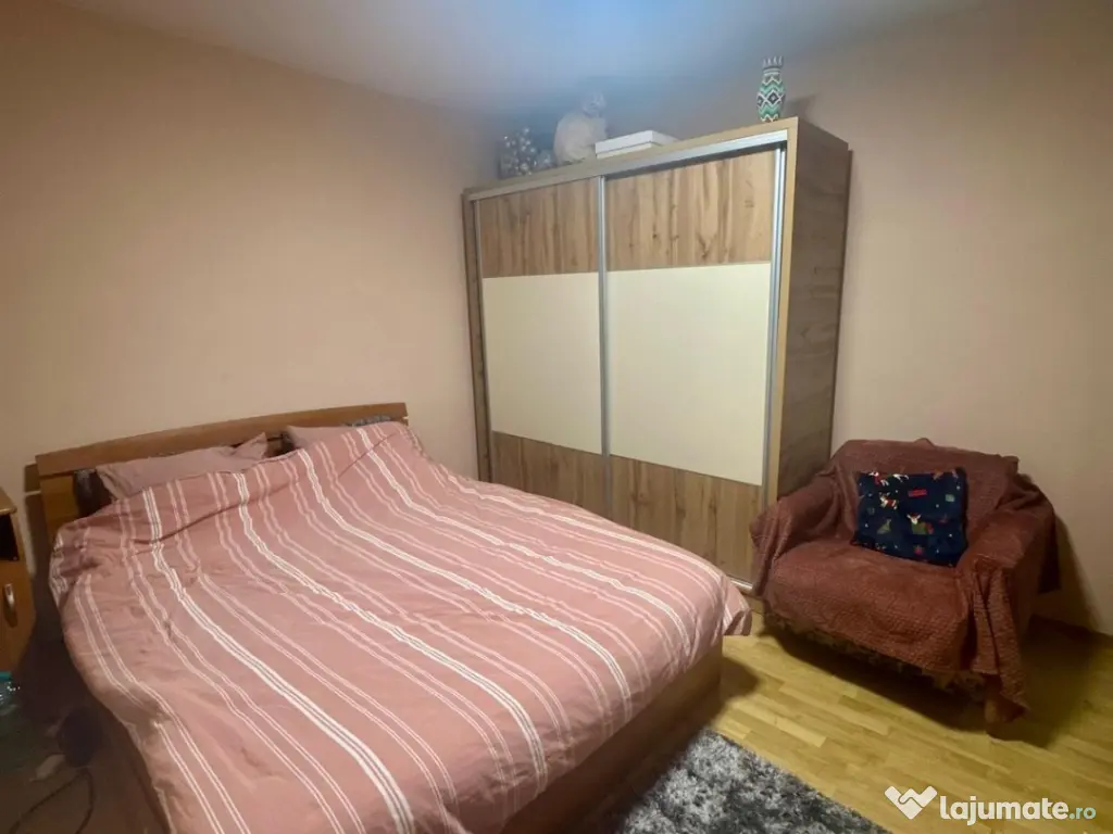 Ofer spre închiriere apartament cu 2 camere 