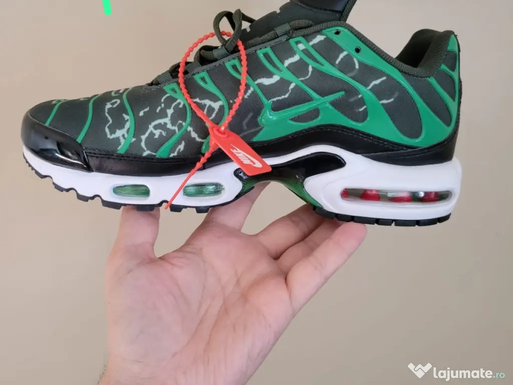 Adidași Nike TN, noi