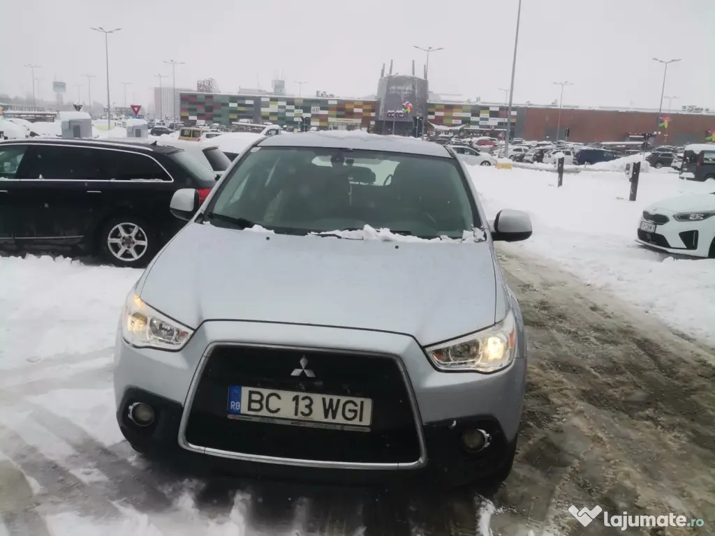 Vând Mitsubishi ASX