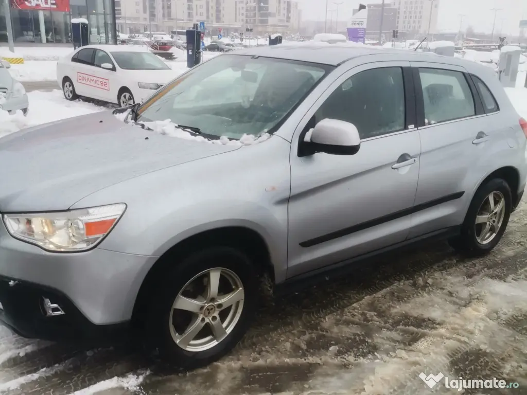 Vând Mitsubishi ASX