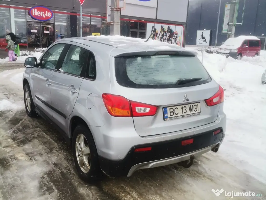 Vând Mitsubishi ASX