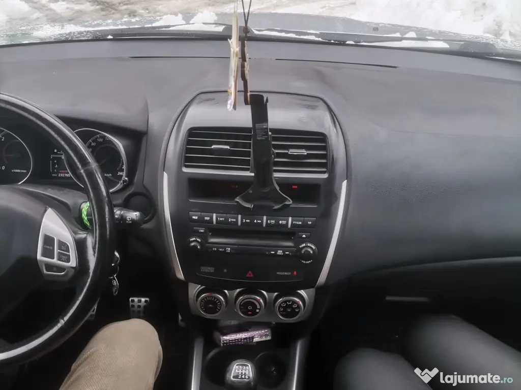 Vând Mitsubishi ASX