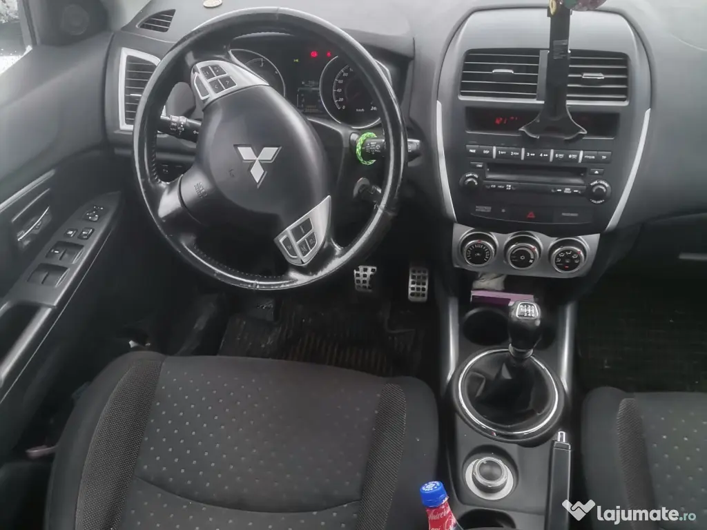 Vând Mitsubishi ASX