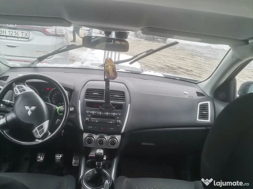 Vând Mitsubishi ASX