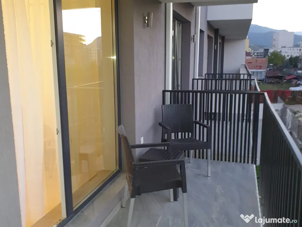 Inchiriez garsoniera coresi bloc nou 