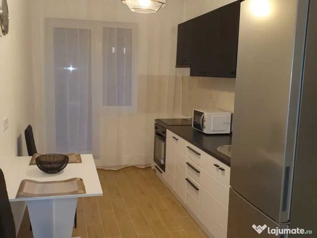 Inchiriez garsoniera coresi bloc nou 