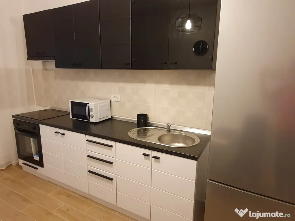 Inchiriez garsoniera coresi bloc nou 