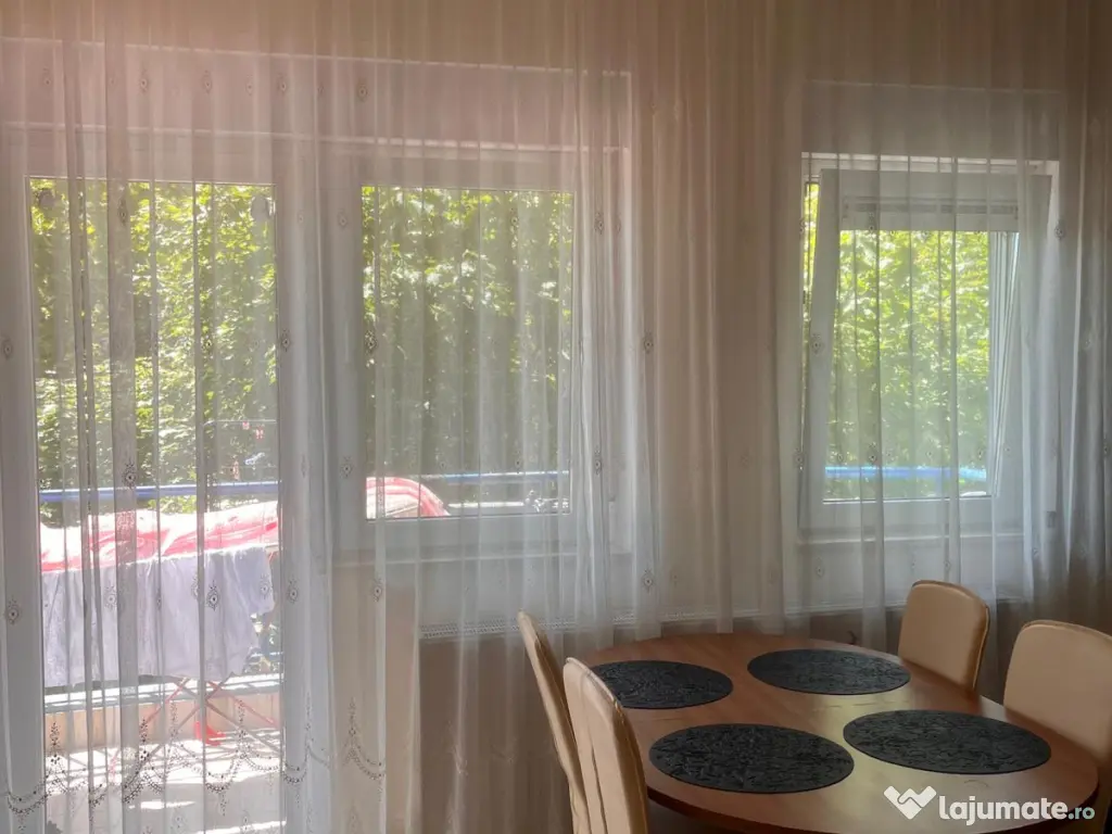 Proprietar vand apartament cu 2 camere + 1 loc de parcare 