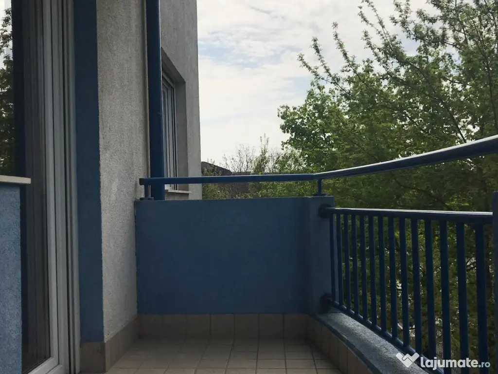 Proprietar vand apartament cu 2 camere + 1 loc de parcare 