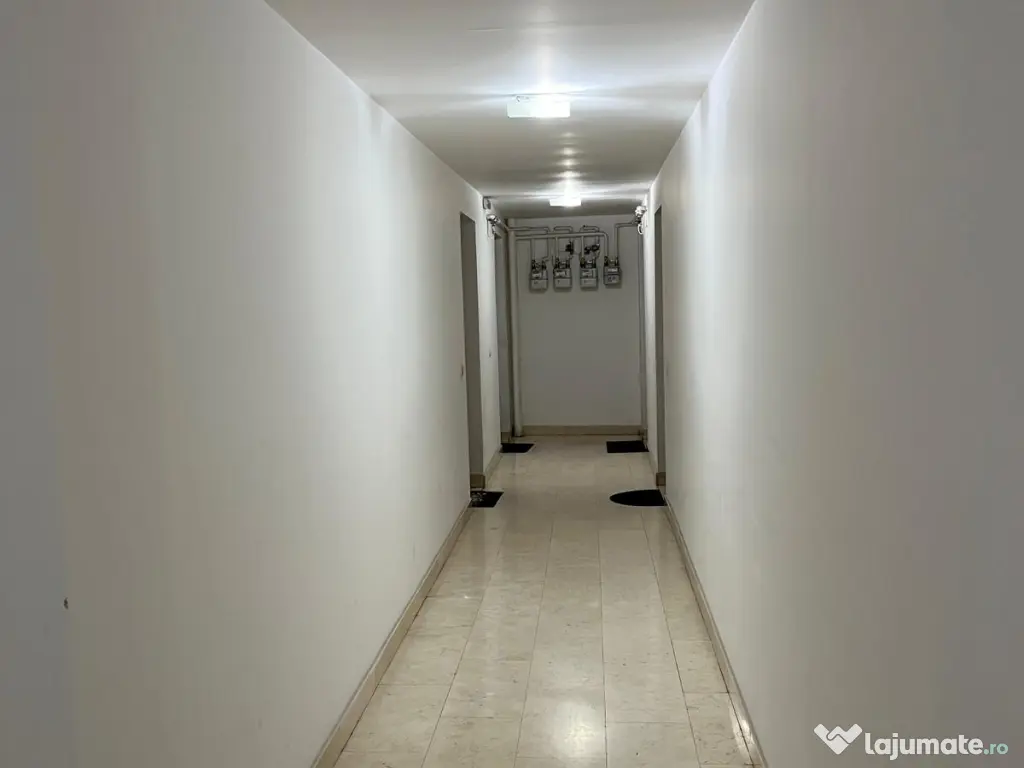 Proprietar vand apartament cu 2 camere + 1 loc de parcare 