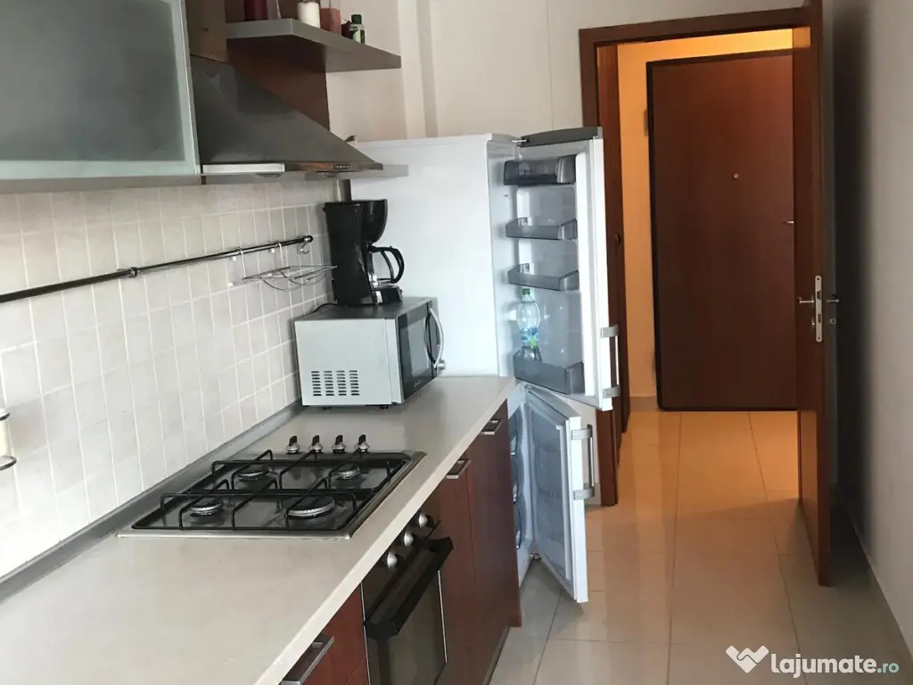 Proprietar vand apartament cu 2 camere + 1 loc de parcare 