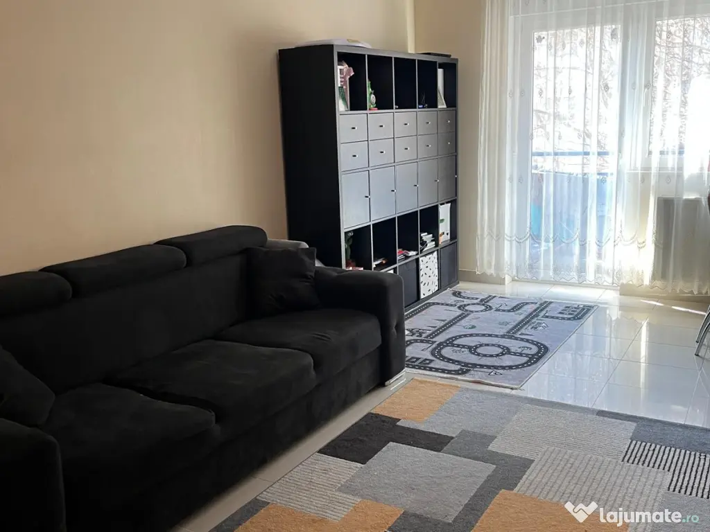 Proprietar vand apartament cu 2 camere + 1 loc de parcare 