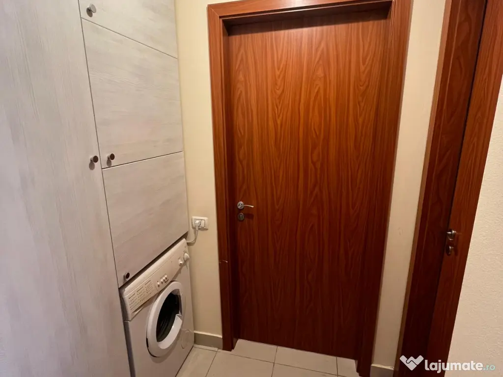 Proprietar vand apartament cu 2 camere + 1 loc de parcare 