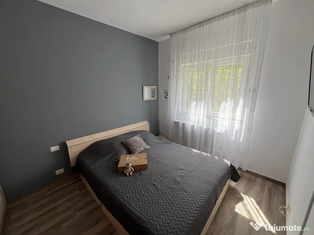 Proprietar vand apartament cu 2 camere + 1 loc de parcare 