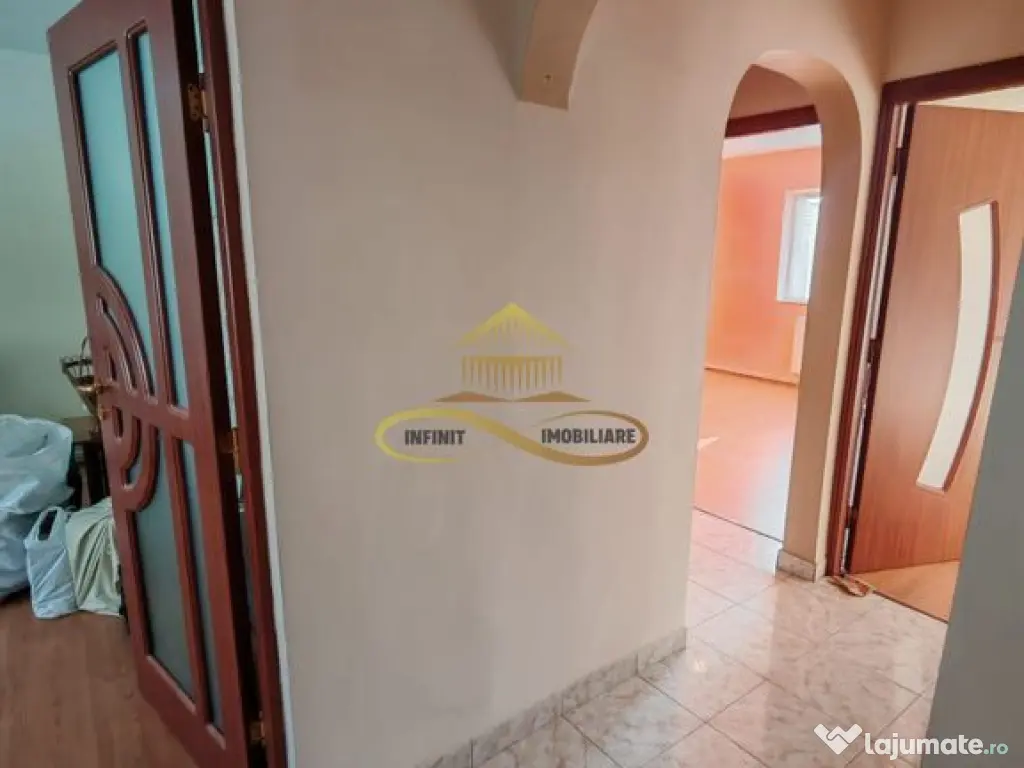 Se vinde apartament ce necesita renovare - 3 CAMERE, 2 BAI