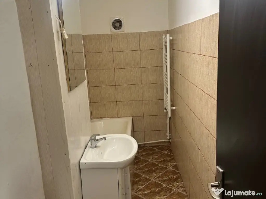 Garsonieră ultracentrală, – vizibilitate excelentă, ideal sediu firma