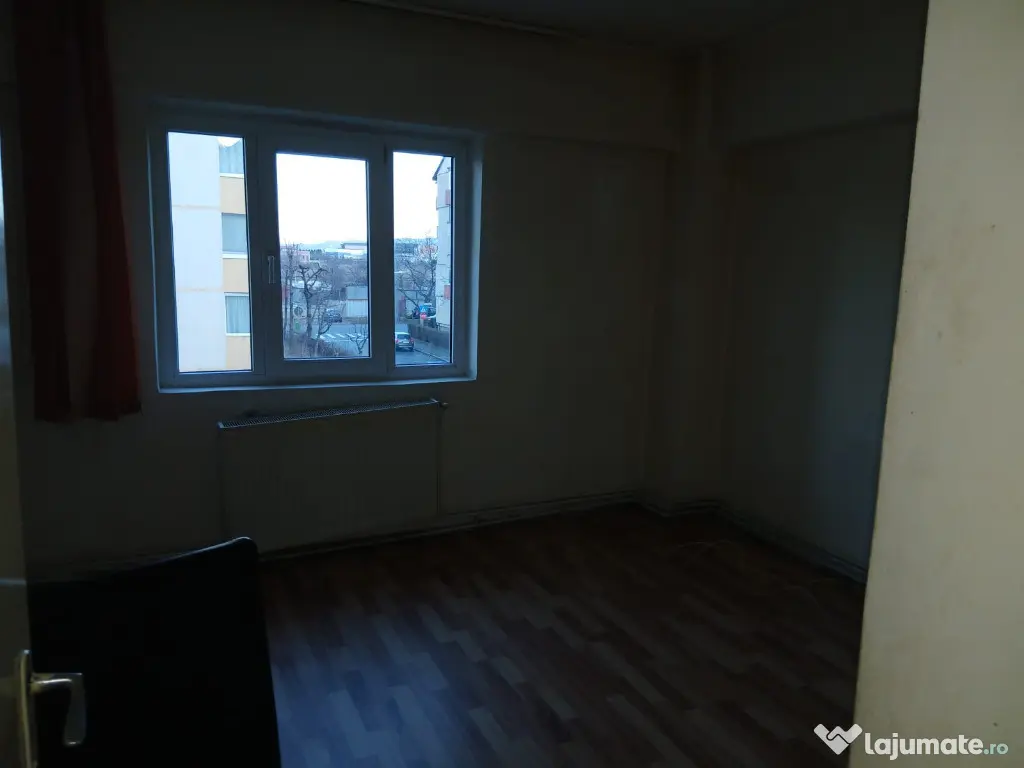 Apartament 2 camere, decomandat - zona Noua