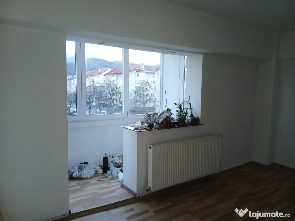 Apartament 2 camere, decomandat - zona Noua