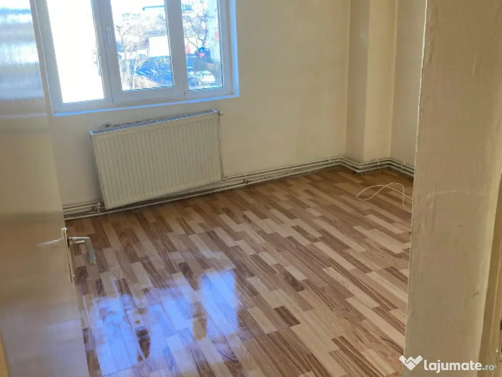 Apartament 2 camere, decomandat - zona Noua