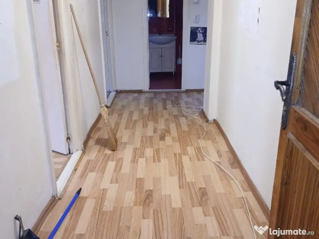 Apartament 2 camere, decomandat - zona Noua