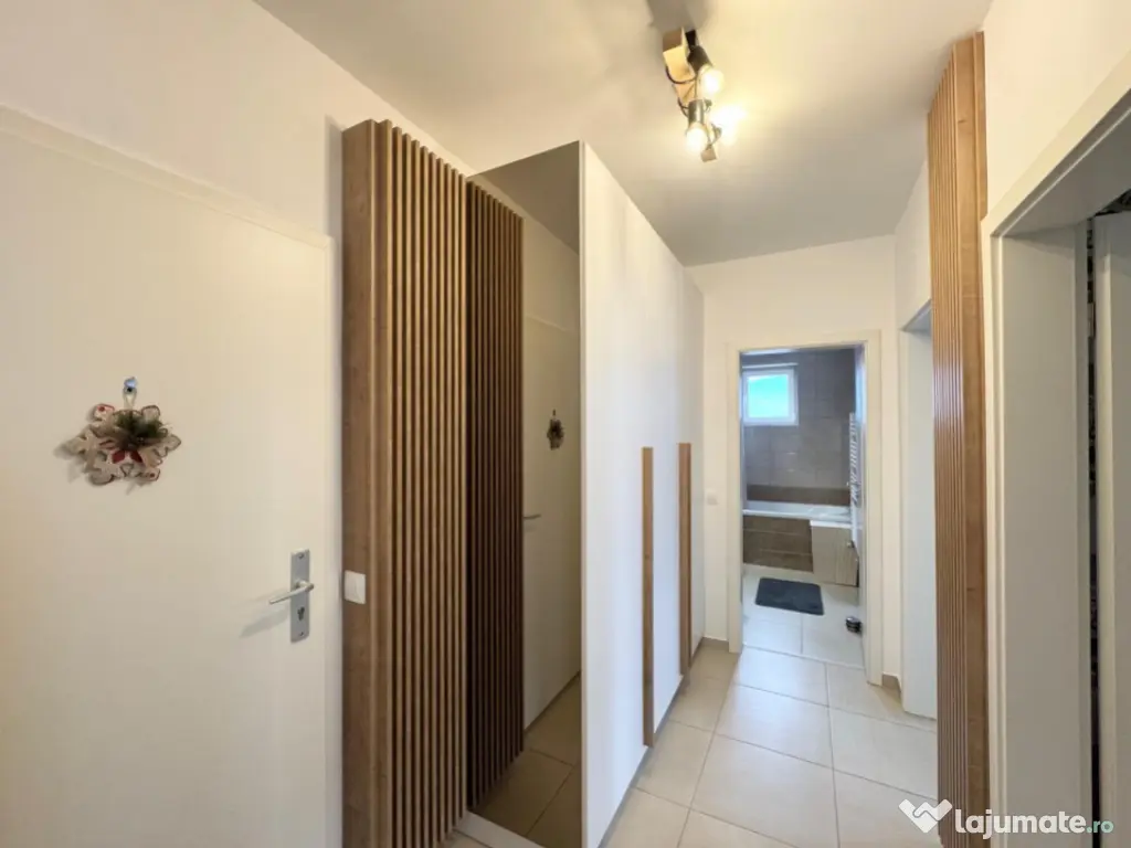 Apartament 2 camere 52 mp, etaj interm, cu boxa si loc de pa 