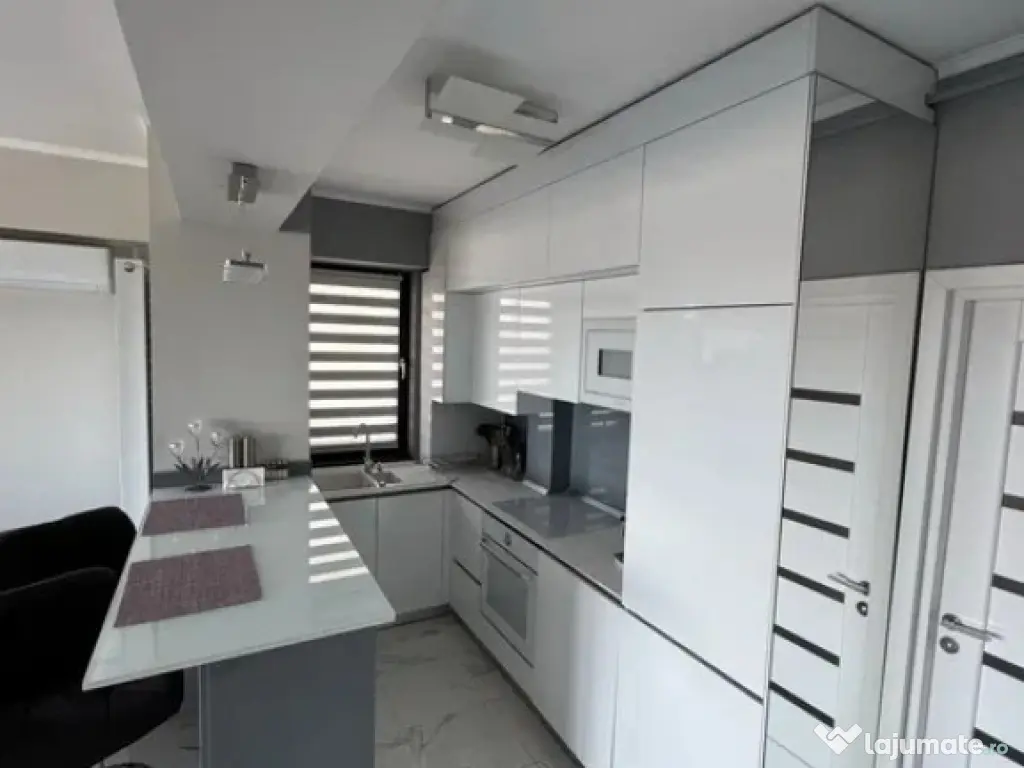 Apartament 2 camere de vânzare Mamaia, vedere mare și lac 