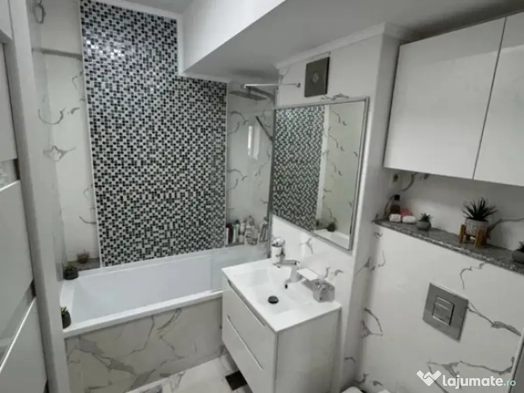 Apartament 2 camere de vânzare Mamaia, vedere mare și lac 