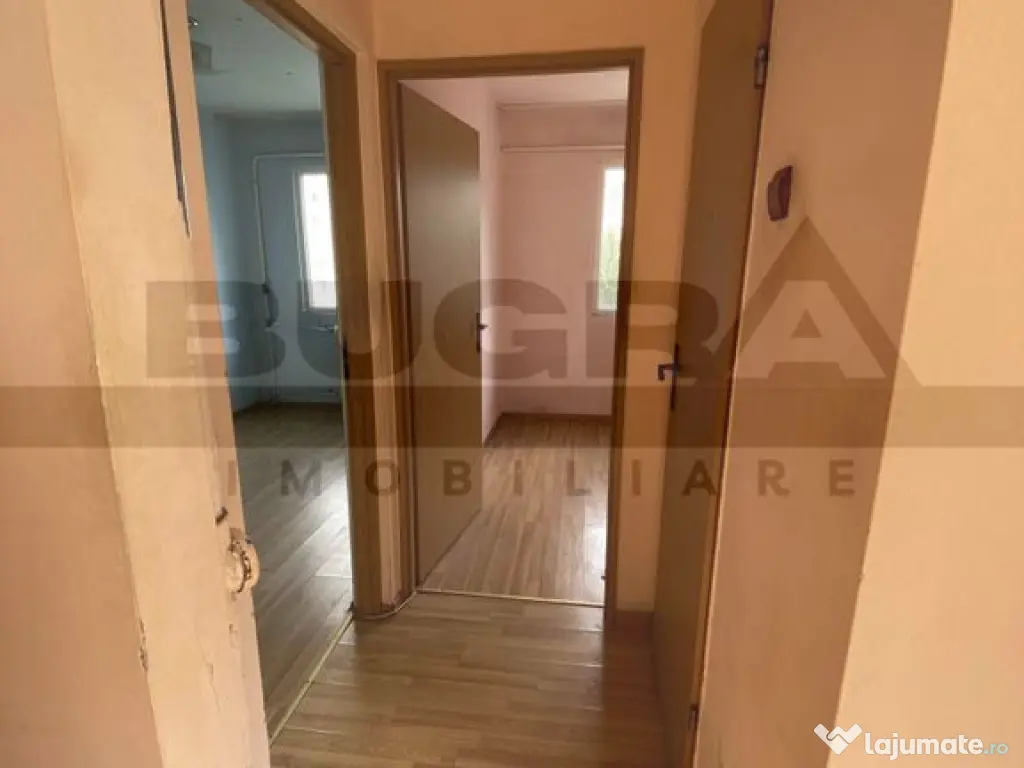 Apartament de 3 camere finisat clasic, zona strazii Paran... 