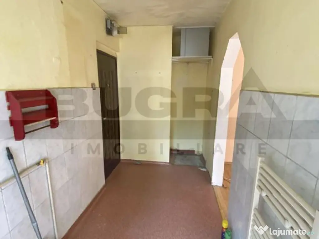 Apartament de 3 camere finisat clasic, zona strazii Paran... 