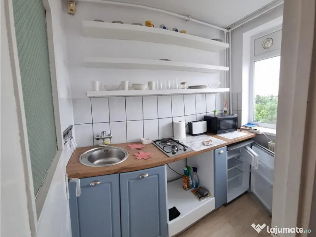 Garsoniera spatioasa 40 mp zona Saturn 