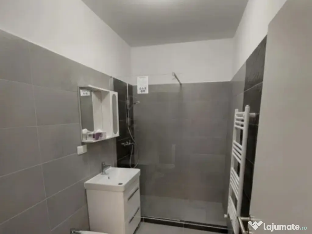 Garsoniera decomandata - zona Sanpetru 