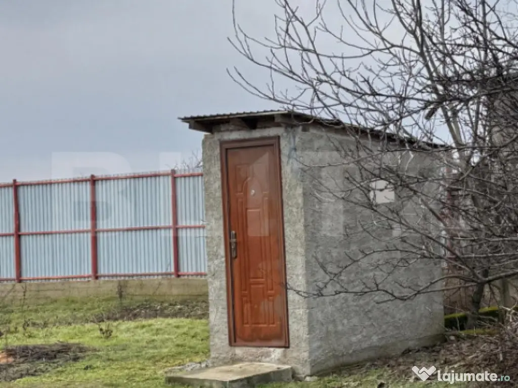 Casă bătrânească cu teren generos - VACARESTI 