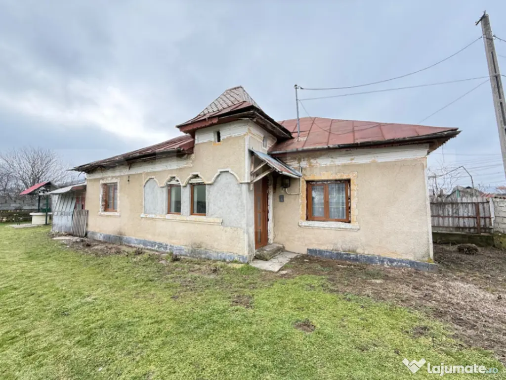 Casă bătrânească cu teren generos - VACARESTI 