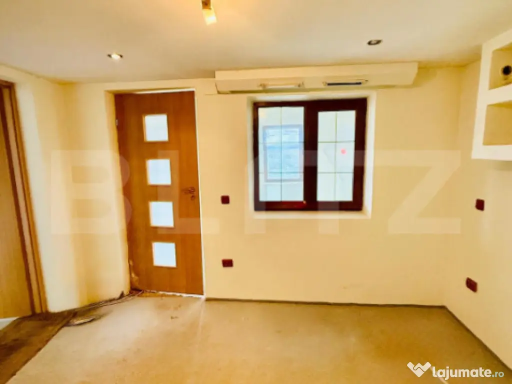 Casă bătrânească cu teren generos - VACARESTI 