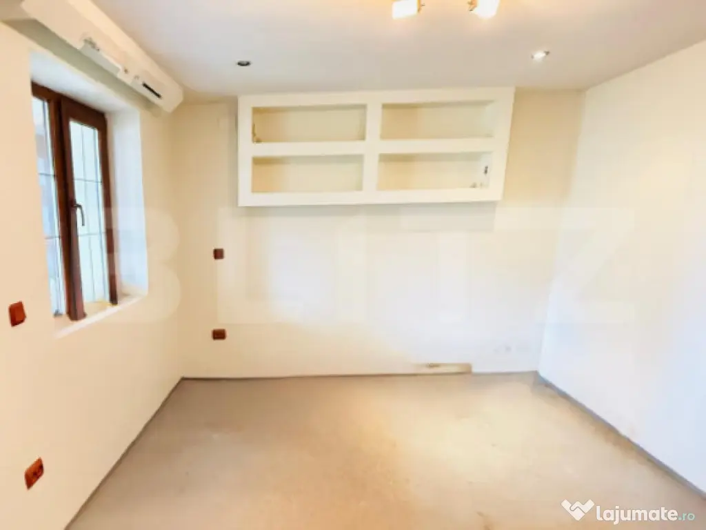 Casă bătrânească cu teren generos - VACARESTI 