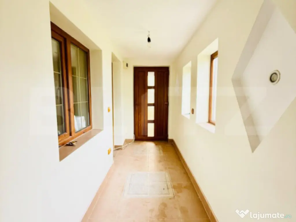 Casă bătrânească cu teren generos - VACARESTI 